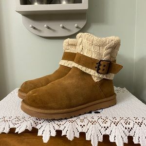 Women’s Ugg Boots Sz 8 Chestnut with Cable Knit
